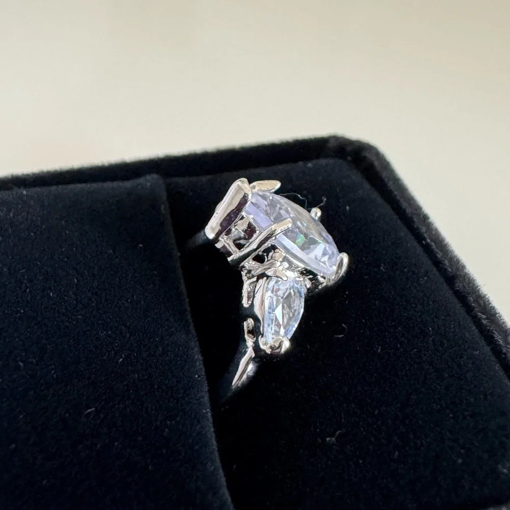 Elegant Pear Cut Clear Crystal Ring – Silver Tone Costume Jewelry Size 7